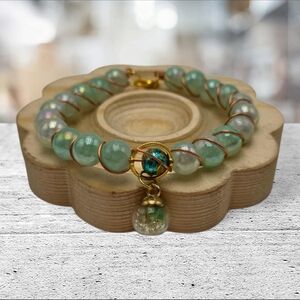 Handmade wirewrapped Elegant Green Beaded Bracelet